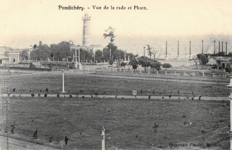 02-01 - Pondichery - phare et place gouvernement - est